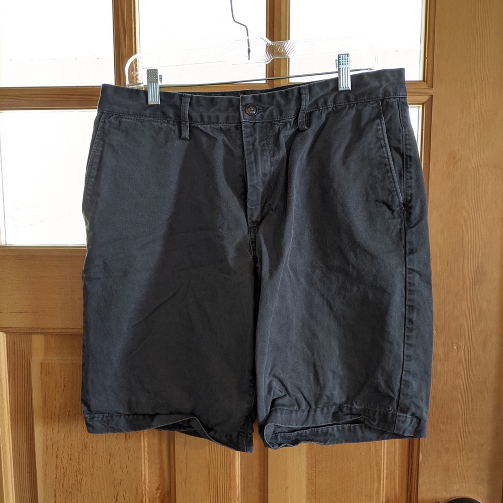 Gap Khaki Lived in Shorts, Size 34